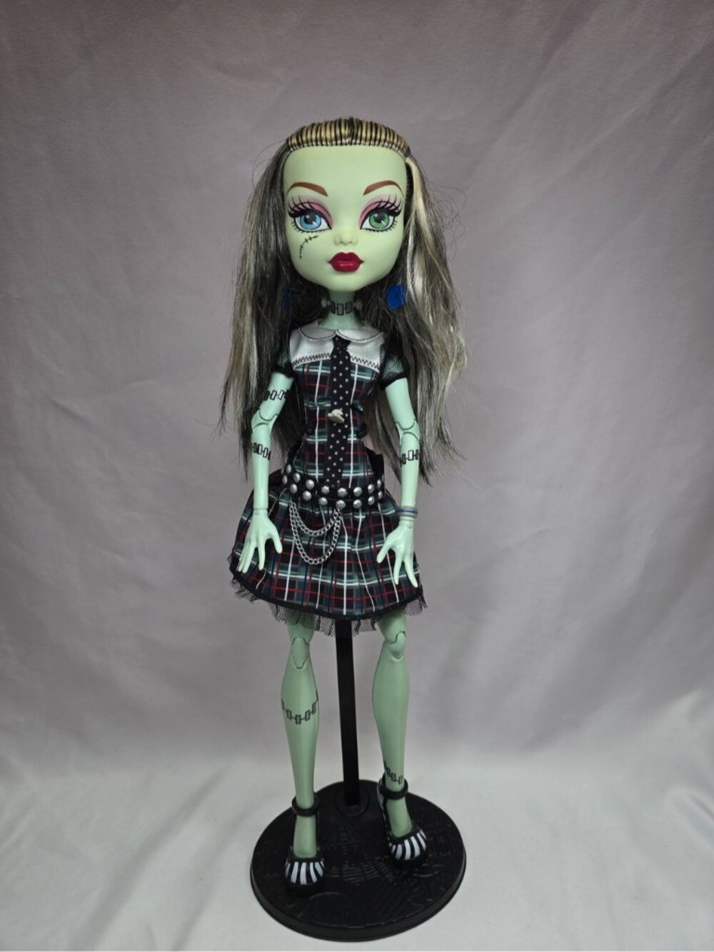 Monster High Frightfully Tall Ghouls 17’’ Frankie Stein Doll with stand - Picture 7 of 16